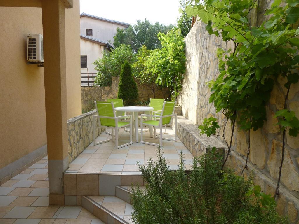 Apartments Villa Rosmarin Omišalj Δωμάτιο φωτογραφία