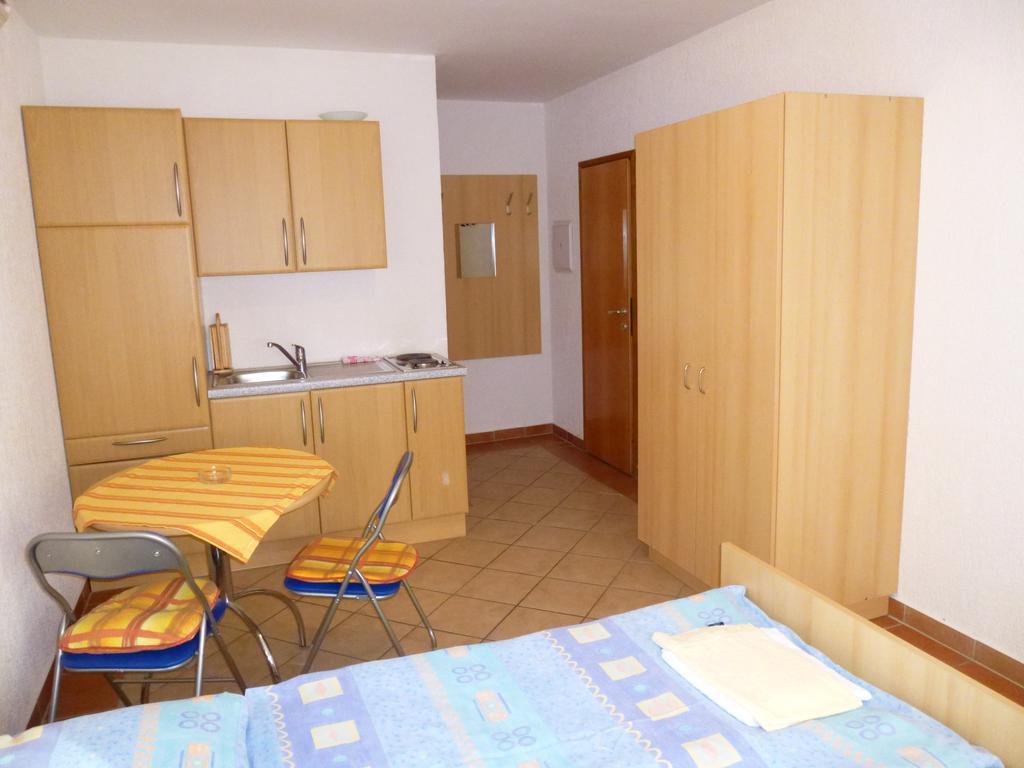 Apartments Villa Rosmarin Omišalj Δωμάτιο φωτογραφία