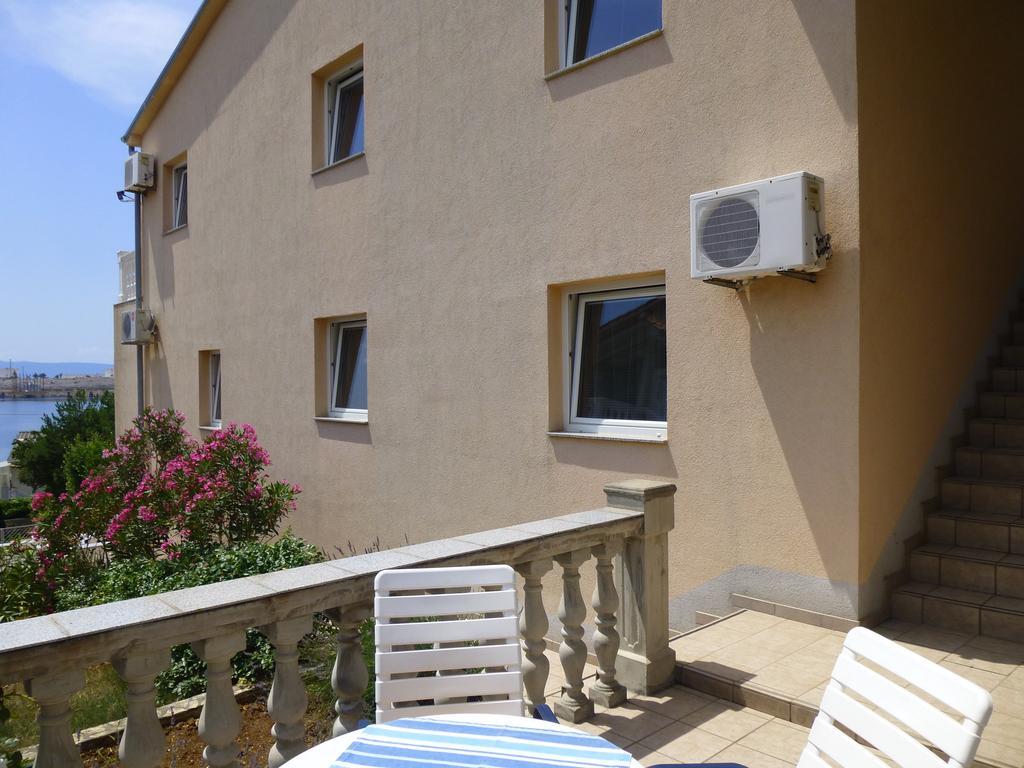 Apartments Villa Rosmarin Omišalj Εξωτερικό φωτογραφία