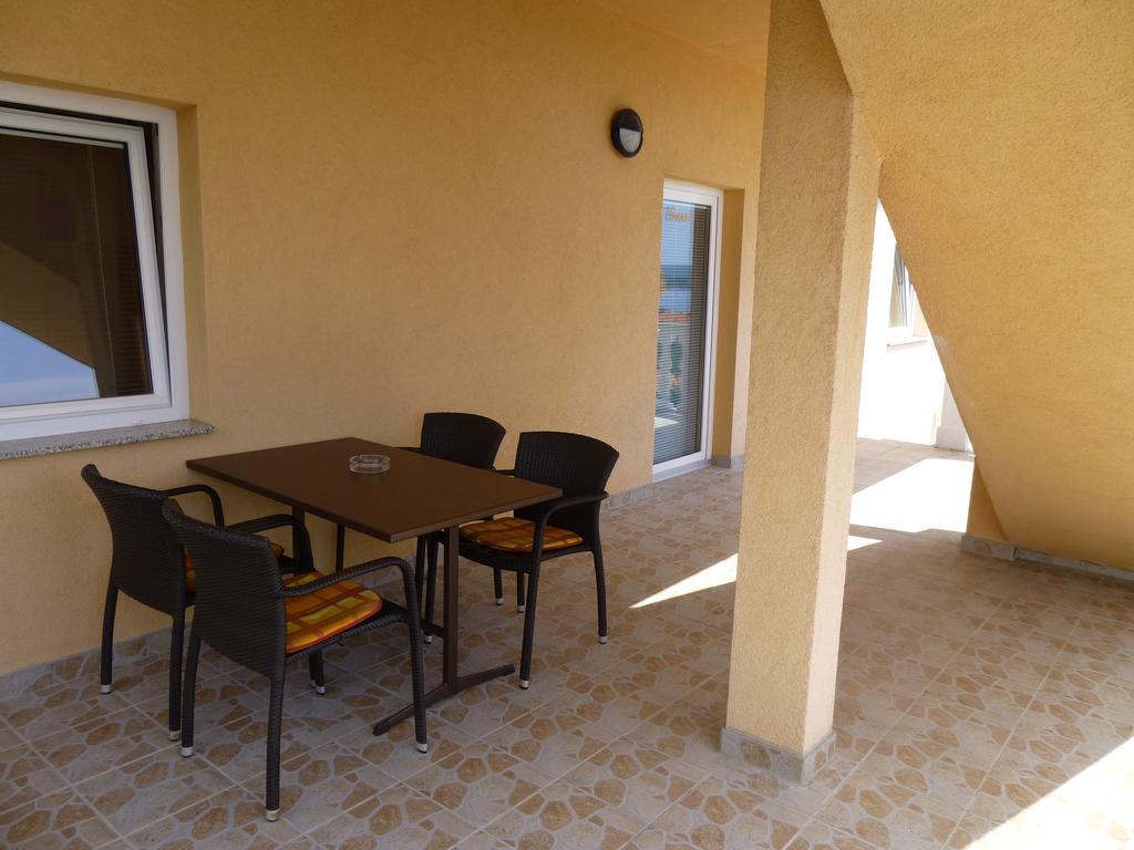 Apartments Villa Rosmarin Omišalj Εξωτερικό φωτογραφία