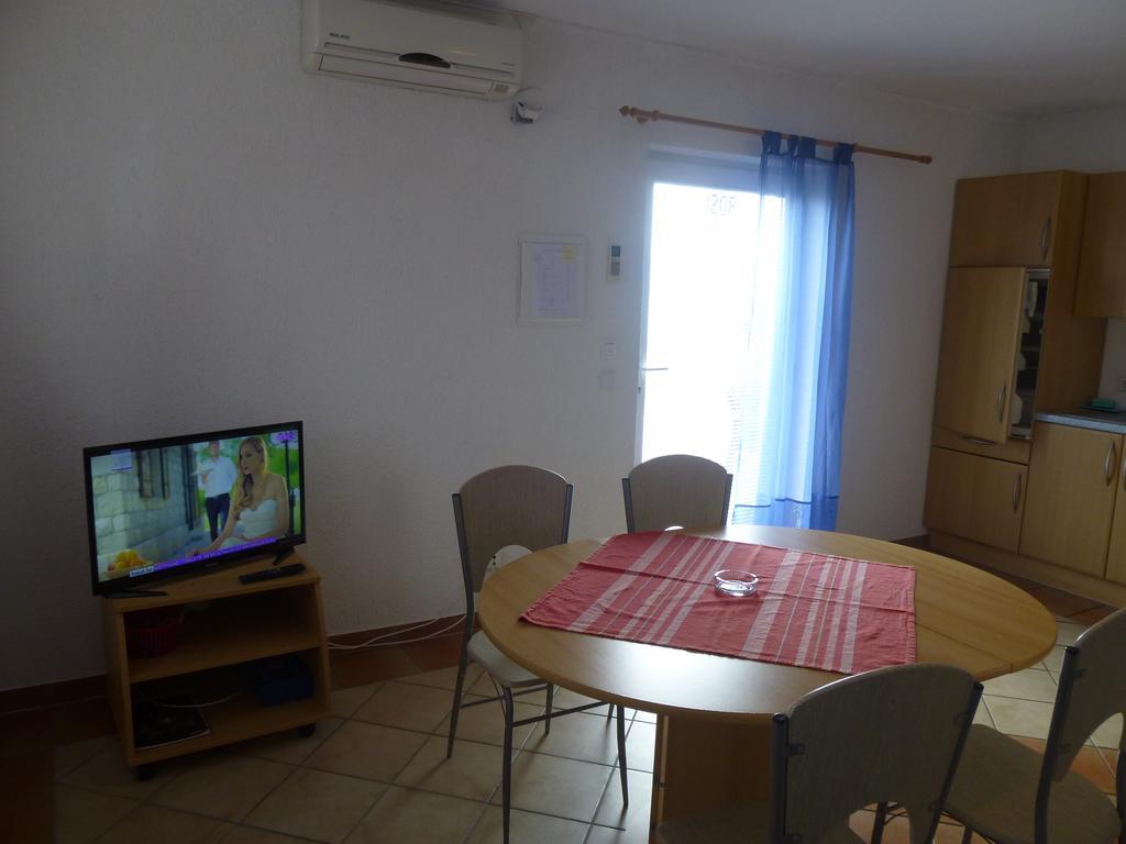 Apartments Villa Rosmarin Omišalj Εξωτερικό φωτογραφία