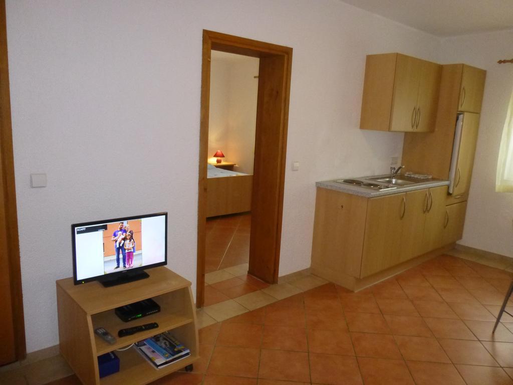 Apartments Villa Rosmarin Omišalj Εξωτερικό φωτογραφία